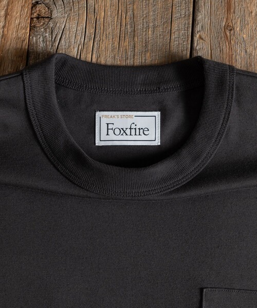 Foxfire（フォックスファイヤー）の「Foxfire/フォックスファイヤー 別注 Foxfire 刺繍ロゴ クルーネック ポケットTシャツ/リラックスフィット/7.6オンス（Tシャツ/カットソー・メンズ・チャコールグレー/ホワイト/ブルー/マスタード/グレー・MEDIUM/LARGE）」の11枚目の写真