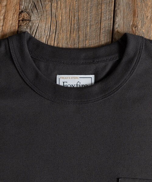 Foxfire（フォックスファイヤー）の「Foxfire/フォックスファイヤー 別注 Foxfire 刺繍ロゴ クルーネック ポケットTシャツ/リラックスフィット/7.6オンス（Tシャツ/カットソー・メンズ・チャコールグレー/ホワイト/ブルー/マスタード/グレー・MEDIUM/LARGE）」の10枚目の写真