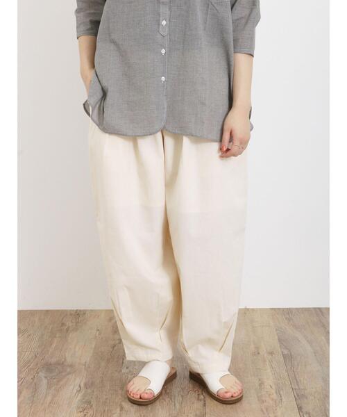 Samansa Mos2(サマンサ モスモス)の「【Sサイズ WEB限定】【接触冷感/イージーケア】タックテーパードパンツ(その他パンツ・レディース・キナリ/チャコールグレー/グリーン/モカ・S/M)」の2枚目の写真