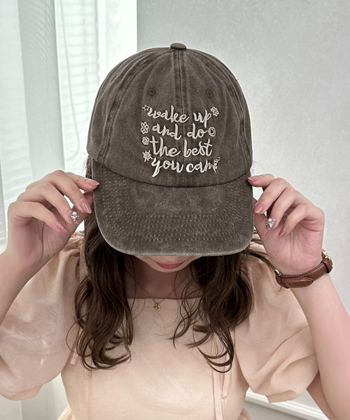 apres jour（アプレジュール）の「【apres jour×ARIAZ】フラワーロゴ刺繍キャップ（キャップ・レディース・アイボリー/チャコールグレー・FREE）」の2枚目の写真