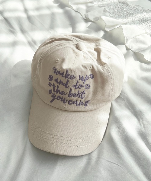 apres jour（アプレジュール）の「【apres jour×ARIAZ】フラワーロゴ刺繍キャップ（キャップ・レディース・アイボリー/チャコールグレー・FREE）」の3枚目の写真