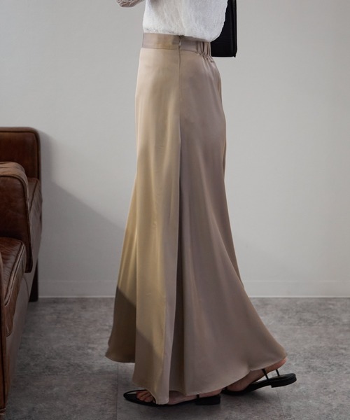 TRIANGLE PALETTE（トライアングルパレット）の「サテンマーメイドフレアスカート（スカート・レディース・グレー/ブラック/グレイッシュベージュ・FREE）」の3枚目の写真