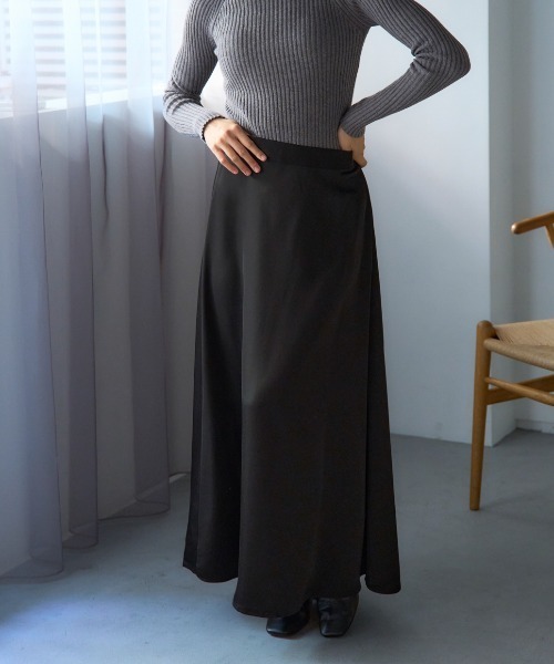 TRIANGLE PALETTE（トライアングルパレット）の「サテンマーメイドフレアスカート（スカート・レディース・グレー/ブラック/グレイッシュベージュ・FREE）」の13枚目の写真
