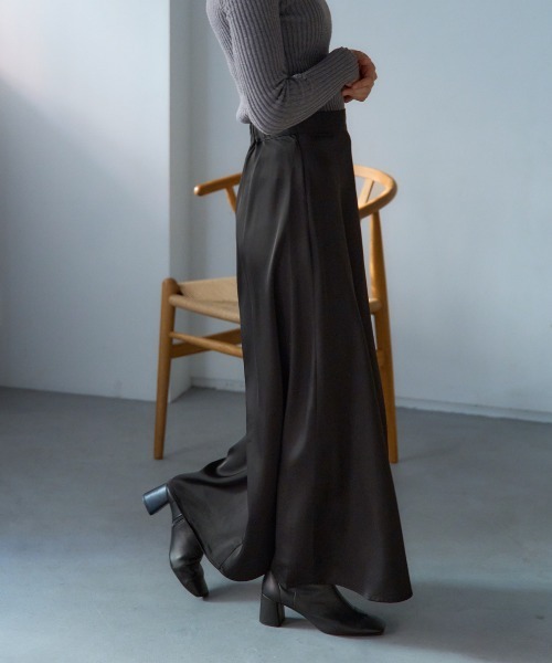 TRIANGLE PALETTE（トライアングルパレット）の「サテンマーメイドフレアスカート（スカート・レディース・グレー/ブラック/グレイッシュベージュ・FREE）」の10枚目の写真