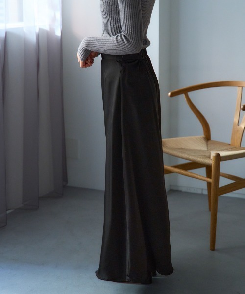 TRIANGLE PALETTE（トライアングルパレット）の「サテンマーメイドフレアスカート（スカート・レディース・グレー/ブラック/グレイッシュベージュ・FREE）」の15枚目の写真