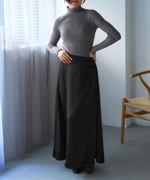TRIANGLE PALETTE（トライアングルパレット）の「サテンマーメイドフレアスカート（スカート・レディース・グレー/ブラック/グレイッシュベージュ・FREE）」の9枚目の写真