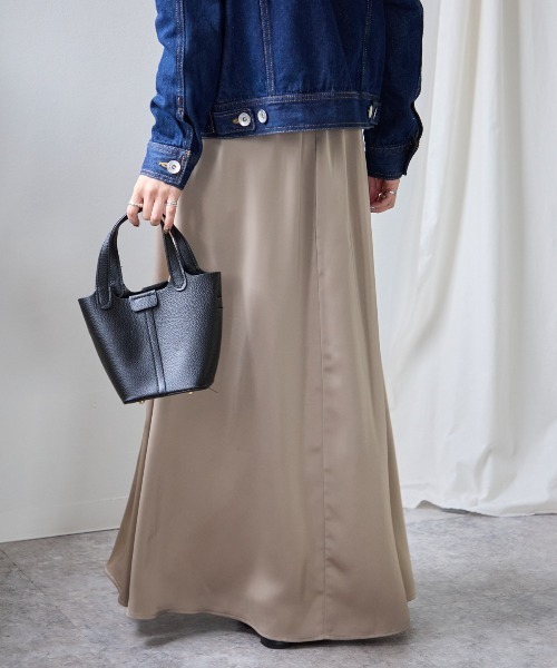 TRIANGLE PALETTE（トライアングルパレット）の「サテンマーメイドフレアスカート（スカート・レディース・グレー/ブラック/グレイッシュベージュ・FREE）」の5枚目の写真