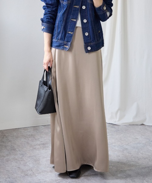 TRIANGLE PALETTE（トライアングルパレット）の「サテンマーメイドフレアスカート（スカート・レディース・グレー/ブラック/グレイッシュベージュ・FREE）」の17枚目の写真