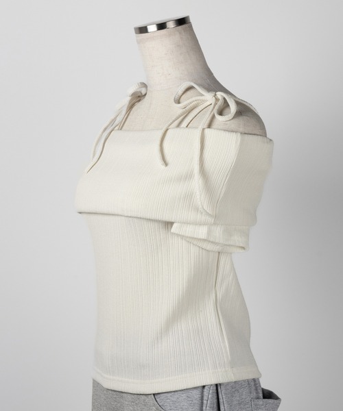me+em select(ミームセレクト)の「【 2color 】ダブルリボンオフショルダーリブトップス / double ribbon off-shoulder rib tops(Tシャツ/カットソー・レディース・アイボリー/ブラック・FREE)」の16枚目の写真