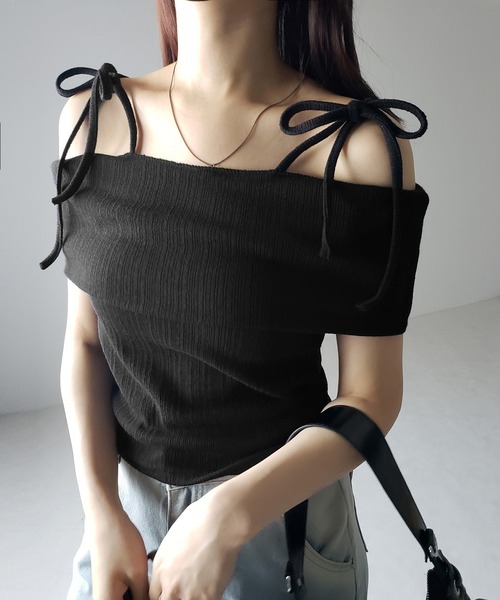 me+em select(ミームセレクト)の「【 2color 】ダブルリボンオフショルダーリブトップス / double ribbon off-shoulder rib tops(Tシャツ/カットソー・レディース・アイボリー/ブラック・FREE)」の9枚目の写真