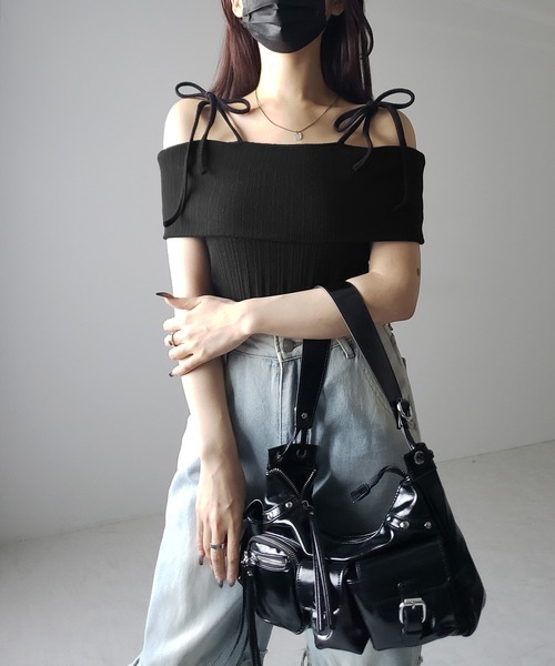 me+em select(ミームセレクト)の「【 2color 】ダブルリボンオフショルダーリブトップス / double ribbon off-shoulder rib tops(Tシャツ/カットソー・レディース・アイボリー/ブラック・FREE)」の7枚目の写真