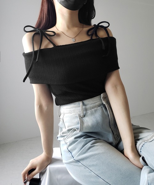 me+em select(ミームセレクト)の「【 2color 】ダブルリボンオフショルダーリブトップス / double ribbon off-shoulder rib tops(Tシャツ/カットソー・レディース・アイボリー/ブラック・FREE)」の6枚目の写真