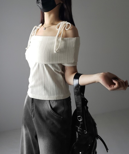me+em select(ミームセレクト)の「【 2color 】ダブルリボンオフショルダーリブトップス / double ribbon off-shoulder rib tops(Tシャツ/カットソー・レディース・アイボリー/ブラック・FREE)」の19枚目の写真