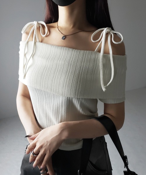 me+em select(ミームセレクト)の「【 2color 】ダブルリボンオフショルダーリブトップス / double ribbon off-shoulder rib tops(Tシャツ/カットソー・レディース・アイボリー/ブラック・FREE)」の22枚目の写真