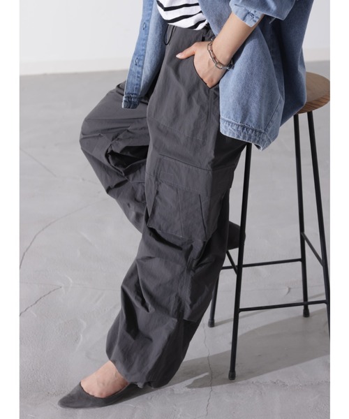 HUG.U(ハグユー)の「ナイロンパラシュートパンツ(カーゴパンツ・レディース・グレー/ブラック/カーキ・M/L)」の15枚目の写真