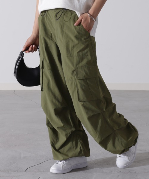 HUG.U(ハグユー)の「ナイロンパラシュートパンツ(カーゴパンツ・レディース・グレー/ブラック/カーキ・M/L)」の22枚目の写真