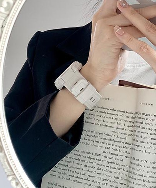 LUON(ルオン)の「LUON / Apple Watch Band / アップルウォッチ バンド 一体式ベルト(デジタル腕時計・レディース・オリーブ/ネイビー/グレー/ホワイト/ブラック・A/B)」の14枚目の写真