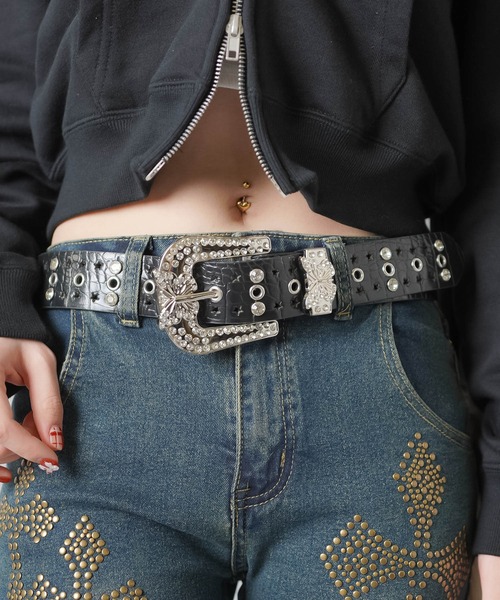 SPINNS（スピンズ）の「バタフライバックル 合皮ベルト（ベルト・レディース・ブラック/ピンク・ONESIZE）」の7枚目の写真