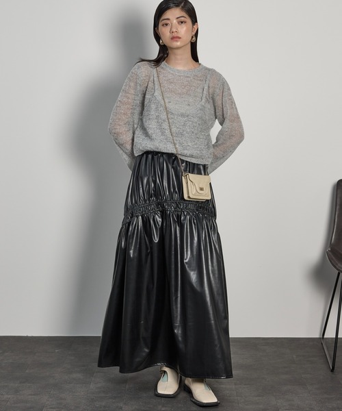 DT MaxMara ★ パテントレザー フレアスカート PONTIAC ブラック THE YOn（ザヨン）の「フェイクパテントレザーギャザーフレア