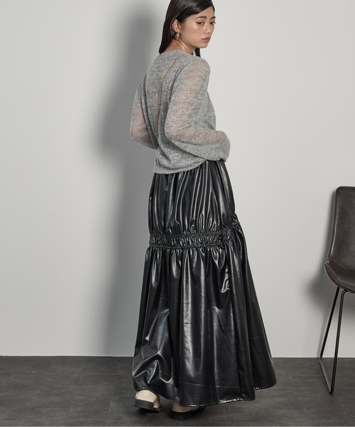 THE YOn（ザヨン）の「フェイクパテントレザーギャザーフレアスカート