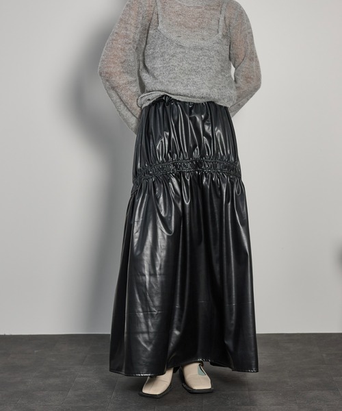 未使用タグ付き！JUN&ROPE キルティング調ジャガードパネルフレアスカート THE YOn（ザヨン）の「フェイクパテントレザーギャザーフレアスカート