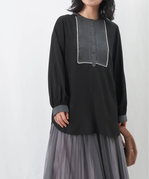 LUCA/LADY LUCK LUCA(ルカ/レディラックルカ)の「LC/LLL ピンタックバイカラー配色ブラウス(シャツ/ブラウス・レディース・パープル/ブラック/ライトベージュ・FREE)」の2枚目の写真