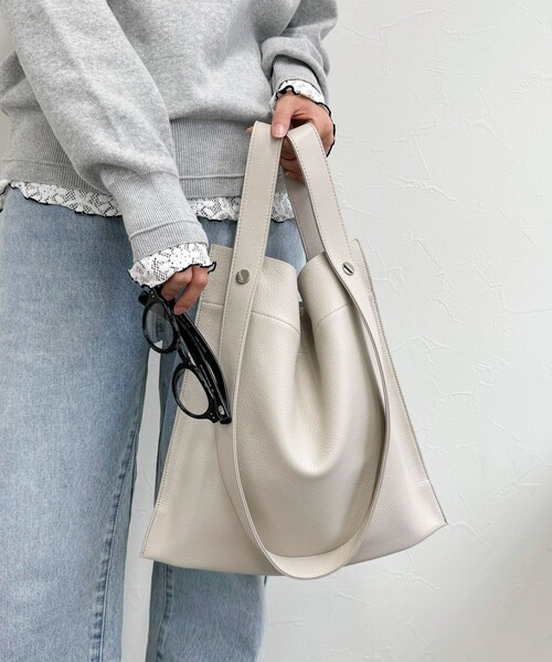 fredy emue（フレディエミュ）の「【BEAURE/ビュレ】2WAYレザートートバック（トートバッグ・レディース・ブラック/シルバー/アイボリー・FREE）」の2枚目の写真