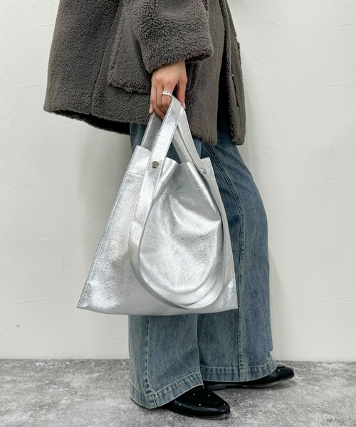 fredy emue（フレディエミュ）の「【BEAURE/ビュレ】2WAYレザートートバック（トートバッグ・レディース・ブラック/シルバー/アイボリー・FREE）」の7枚目の写真