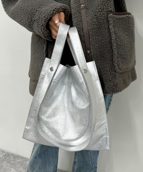 fredy emue（フレディエミュ）の「【BEAURE/ビュレ】2WAYレザートートバック（トートバッグ・レディース・ブラック/シルバー/アイボリー・FREE）」の10枚目の写真