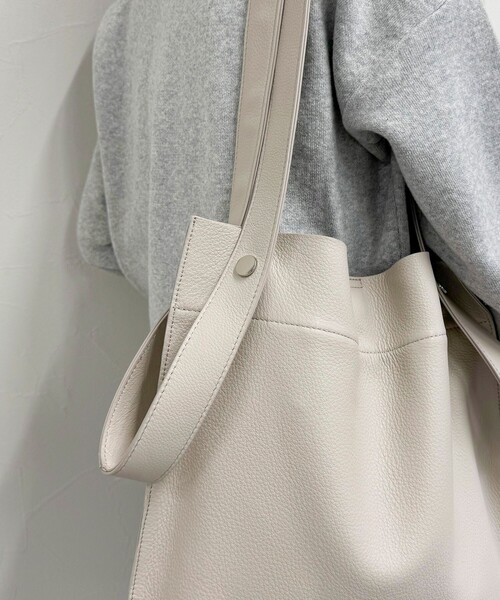 fredy emue（フレディエミュ）の「【BEAURE/ビュレ】2WAYレザートートバック（トートバッグ・レディース・ブラック/シルバー/アイボリー・FREE）」の15枚目の写真