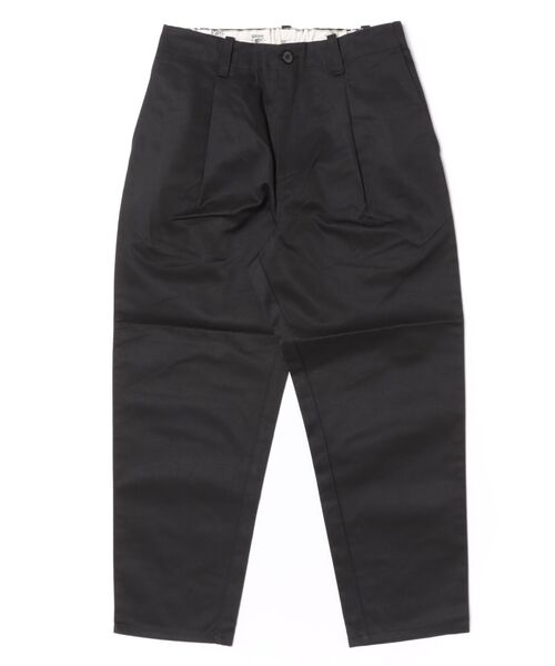 UNIVERSAL OVERALL(ユニバーサルオーバーオール)の「【UNIVERSAL OVERALL】T/C TUCK TAPERED(チノパンツ・メンズ・ブラック・30inch/32inch/34inch)」の2枚目の写真