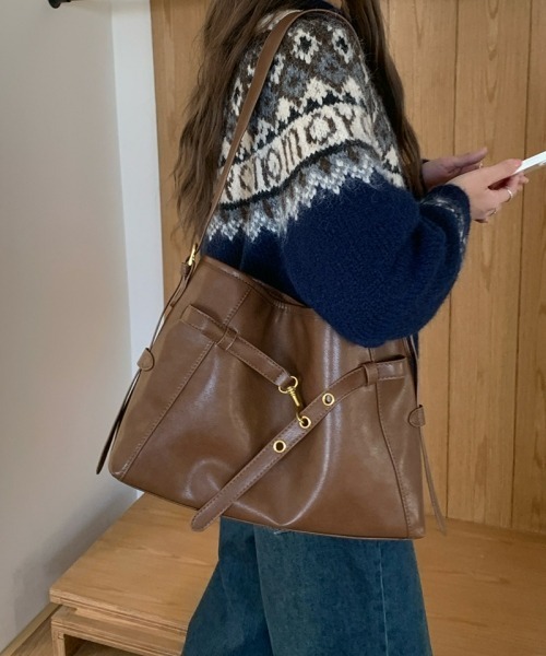 gossip!ロサンゼルス(ゴシップロサンゼルス)の「ヴィンテージ風 大容量ショルダーバッグ/クロスボディバッグ シンプル無地 通勤&通学(ショルダーバッグ・レディース・ブラック/ブラウン・FREE)」の4枚目の写真