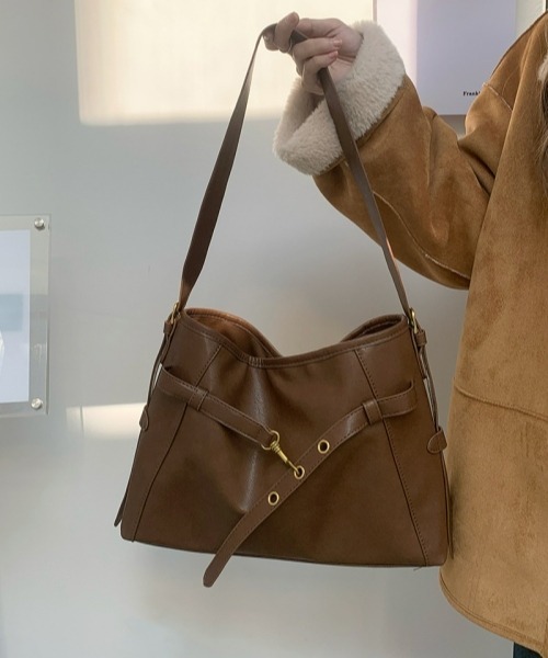 gossip!ロサンゼルス(ゴシップロサンゼルス)の「ヴィンテージ風 大容量ショルダーバッグ/クロスボディバッグ シンプル無地 通勤&通学(ショルダーバッグ・レディース・ブラック/ブラウン・FREE)」の6枚目の写真