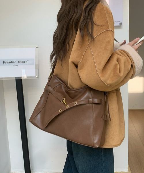 gossip!ロサンゼルス(ゴシップロサンゼルス)の「ヴィンテージ風 大容量ショルダーバッグ/クロスボディバッグ シンプル無地 通勤&通学(ショルダーバッグ・レディース・ブラック/ブラウン・FREE)」の10枚目の写真