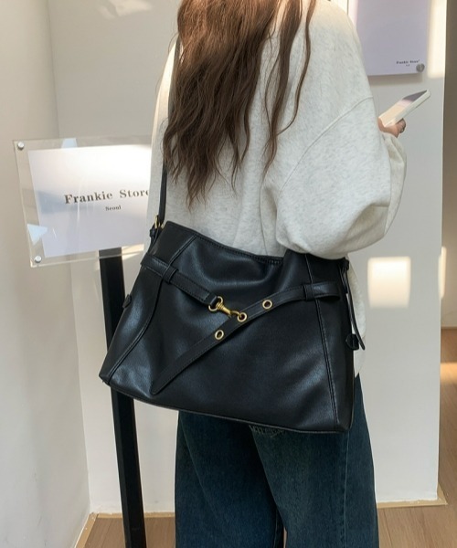 gossip!ロサンゼルス(ゴシップロサンゼルス)の「ヴィンテージ風 大容量ショルダーバッグ/クロスボディバッグ シンプル無地 通勤&通学(ショルダーバッグ・レディース・ブラック/ブラウン・FREE)」の19枚目の写真
