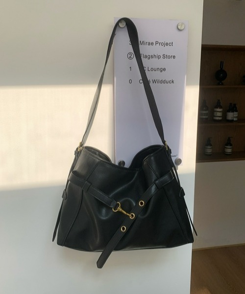 gossip!ロサンゼルス(ゴシップロサンゼルス)の「ヴィンテージ風 大容量ショルダーバッグ/クロスボディバッグ シンプル無地 通勤&通学(ショルダーバッグ・レディース・ブラック/ブラウン・FREE)」の22枚目の写真
