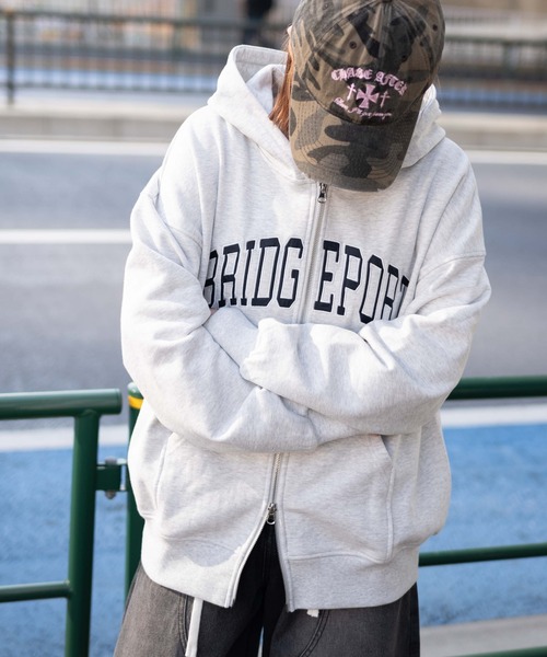 WEGO（ウィゴー）の「WEGO/カレッジロゴビッグダブルジップパーカー（パーカー・レディース・レッド/ホワイト/杢グレー・FREE）」の2枚目の写真