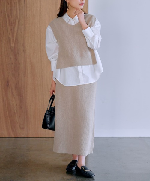 COHINA(コヒナ)の「Vネックベスト×ナロースカートニットセット 【低身長・小柄女性】(セットアップ・レディース・グレー/ベージュ/ブラック・ONE SIZE)」の1枚目の写真