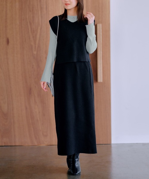 COHINA(コヒナ)の「Vネックベスト×ナロースカートニットセット 【低身長・小柄女性】(セットアップ・レディース・グレー/ベージュ/ブラック・ONE SIZE)」の2枚目の写真