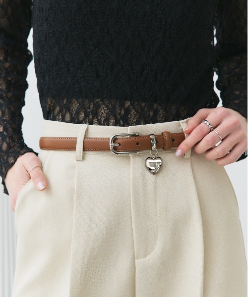 【Chloe】シールズ チャームベル Chloé The Chloé Shells Charm In Brass | Chloé US