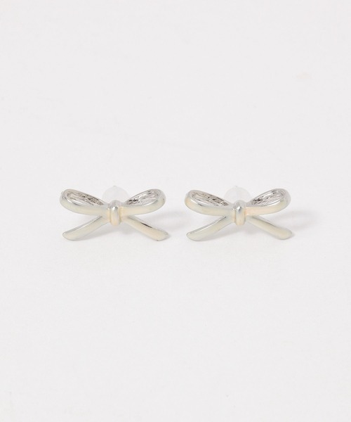 FOREVER 21（フォーエバー トゥエンティーワン）の「シンプルリボンピアス（ピアス（両耳用）・レディース・ゴールド/シルバー・FREE）」の6枚目の写真