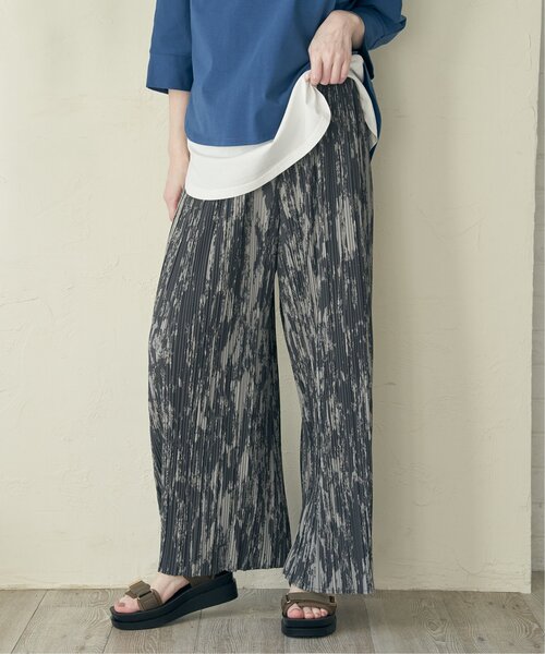 ikka（イッカ）の「【雑誌InRed5月号掲載】さらっとプリーツワイドパンツ（その他パンツ・レディース・ブラック/クリアイエロー/チャコールグレー/グリーン/ダークベージュ/ネイビー・S/M/L）」の7枚目の写真