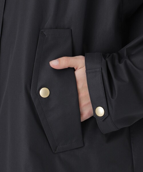 BLUE LABEL CRESTBRIDGE（ブルーレーベルクレストブリッジ）の「ストレッチプルーフクロスマウンテンパーカー（マウンテンパーカー・レディース・ダークネイビー/グリーン/ベージュ・36/38）」の11枚目の写真