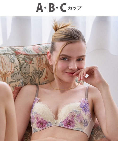 WACOAL（ワコール）の「「ハグするブラ」（ブラジャー・レディース・パープル/クリーム/ブラック/ターコイズブルー/スモークピンク/ベージュ/イエロー/グレー/ホワイト/レッド/サンドグレー/ミント/ベビーピンク/ブルーグレー・A70/A75/B65/B70/B75/B80/C65/C70/C75/C80/C85）」の7枚目の写真