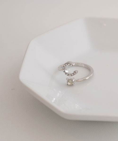 VIBGYOR Women（ヴィブジョー　ウィメン）の「【float】イニシャル モチーフ シルバー リング【イニシャル展開】（リング・レディース・Q/O/V/U/T/S/F/E/D/C/H/A/M/L/K/Y/P/I/G/B/Z/X/R/W/J/N・FREE）」の3枚目の写真