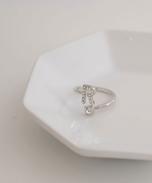 VIBGYOR Women（ヴィブジョー　ウィメン）の「【float】イニシャル モチーフ シルバー リング【イニシャル展開】（リング・レディース・Q/O/V/U/T/S/F/E/D/C/H/A/M/L/K/Y/P/I/G/B/Z/X/R/W/J/N・FREE）」の18枚目の写真