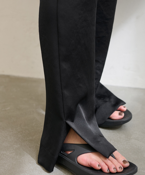 FRAMeWORK（フレームワーク）の「≪WEB限定追加≫ヴィンテージサテンサイドスリットパンツ（その他パンツ・レディース・ブラック/アイボリー・36/38）」の18枚目の写真