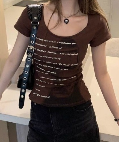 lilful(リルフル)の「レタリングプリントコンパクトピチTシャツ(Tシャツ/カットソー・レディース・ベージュ/ブラウン・S/M)」の1枚目の写真