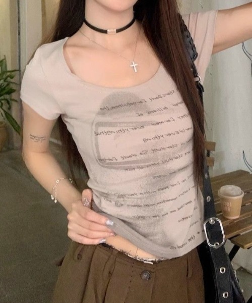 lilful(リルフル)の「レタリングプリントコンパクトピチTシャツ(Tシャツ/カットソー・レディース・ベージュ/ブラウン・S/M)」の12枚目の写真