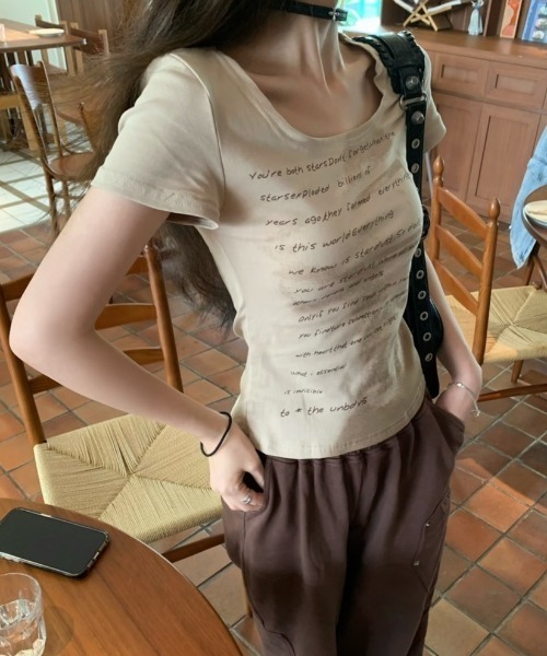 lilful(リルフル)の「レタリングプリントコンパクトピチTシャツ(Tシャツ/カットソー・レディース・ベージュ/ブラウン・S/M)」の15枚目の写真